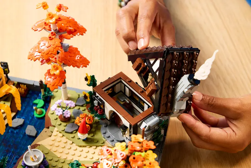 LEGO - Autumn Cottage Garden (Early Feb Preorder)