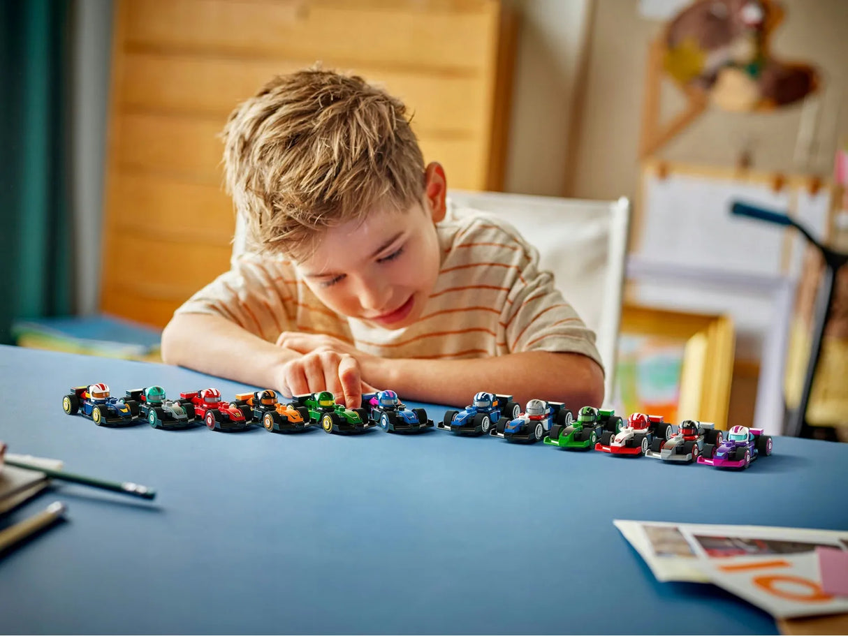 LEGO - Minifigures  F1® Collectible Race Cars