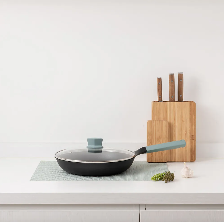 JIA - Companion Non-Stick Frying Pan 28cm (Morandi Green)