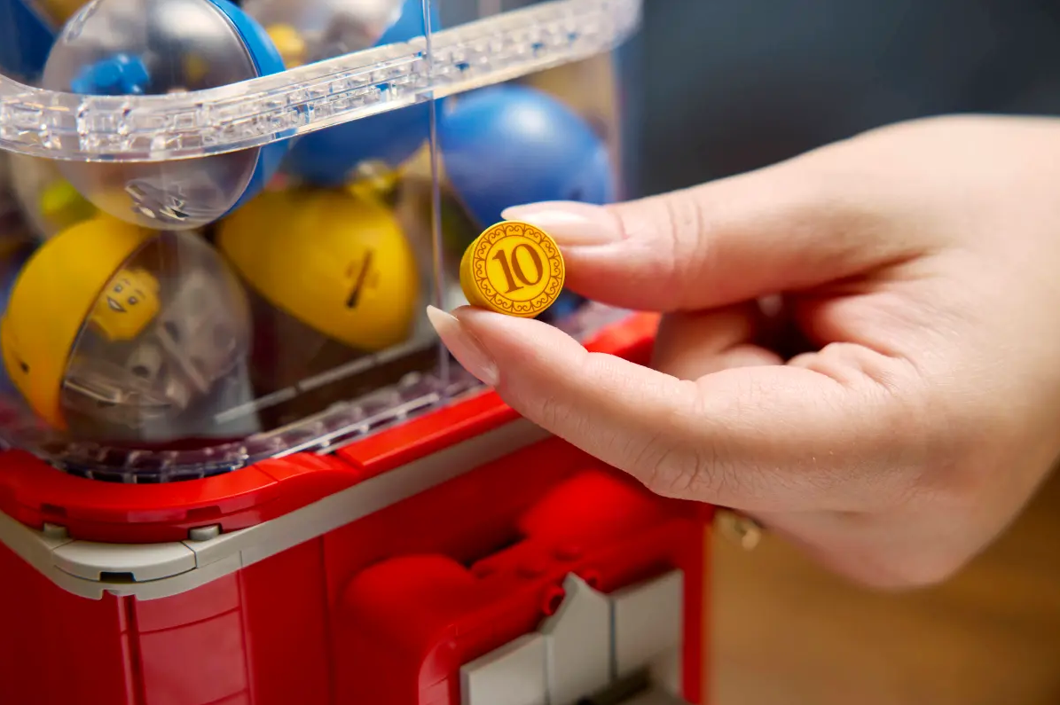 LEGO - Minifigure Vending Machine (End Nov Preorder)