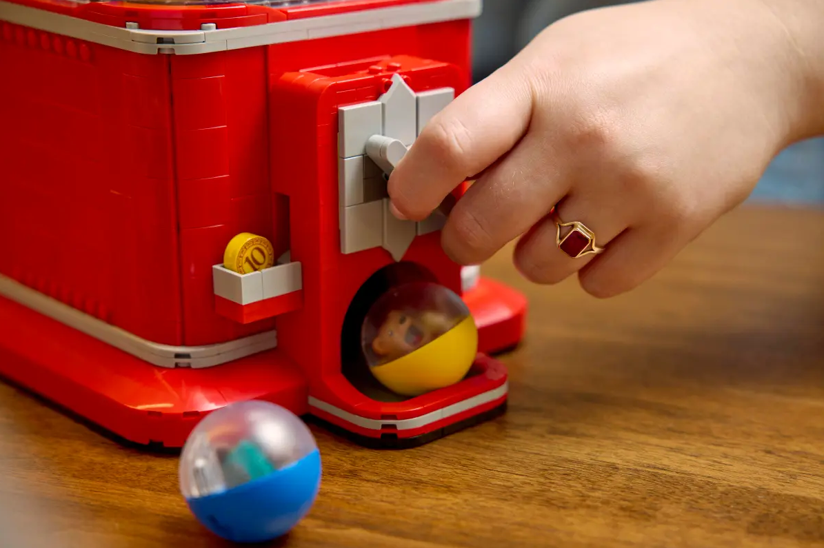 LEGO - Minifigure Vending Machine (End Nov Preorder)