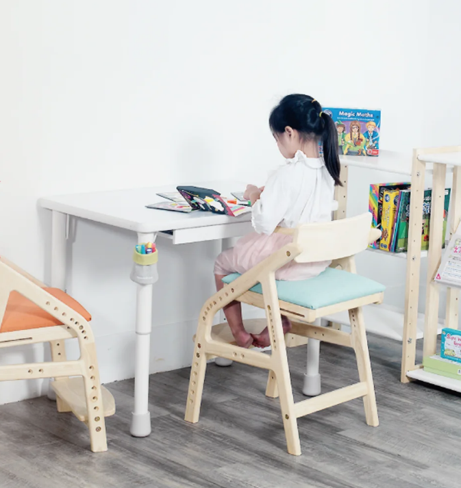 I Love Kids- ADATTO Kids Chair