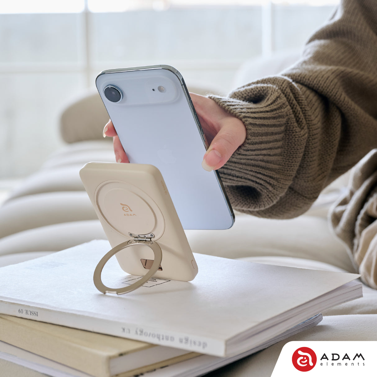 ADAM Elements - VIONTA B5 Solid-State Power Bank with Foldable Stand