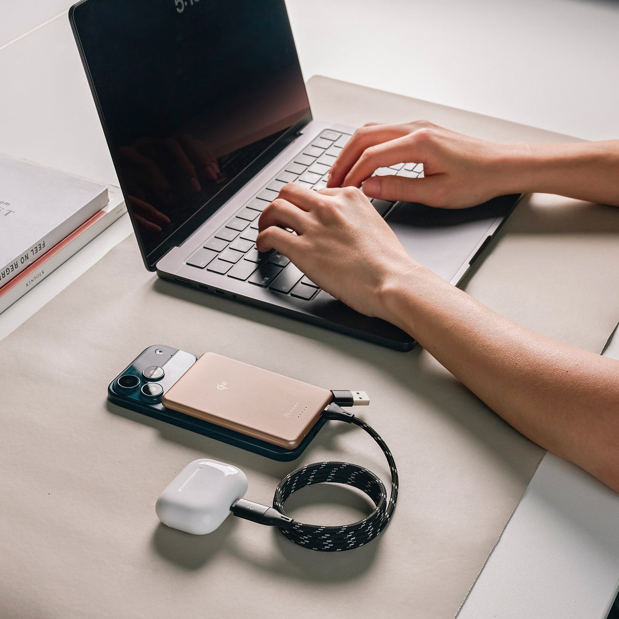 ADAM elements - VIONTA Q5 / Q10 Qi2 Ultra Slim Power Bank