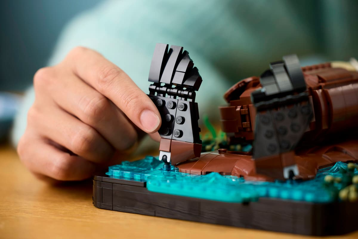 LEGO - Floating Sea Otters (Early March Preorder)