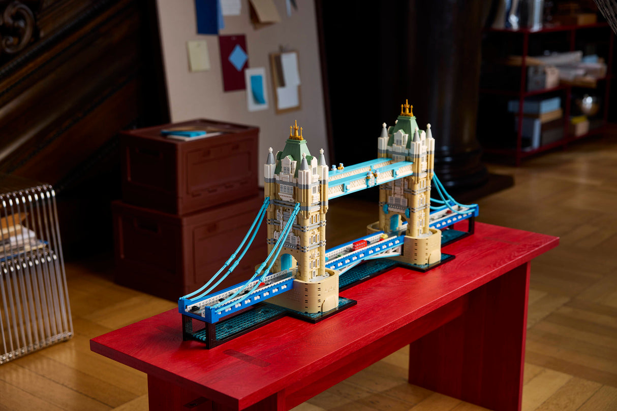 LEGO - Tower Bridge (Early Aug Preorder)