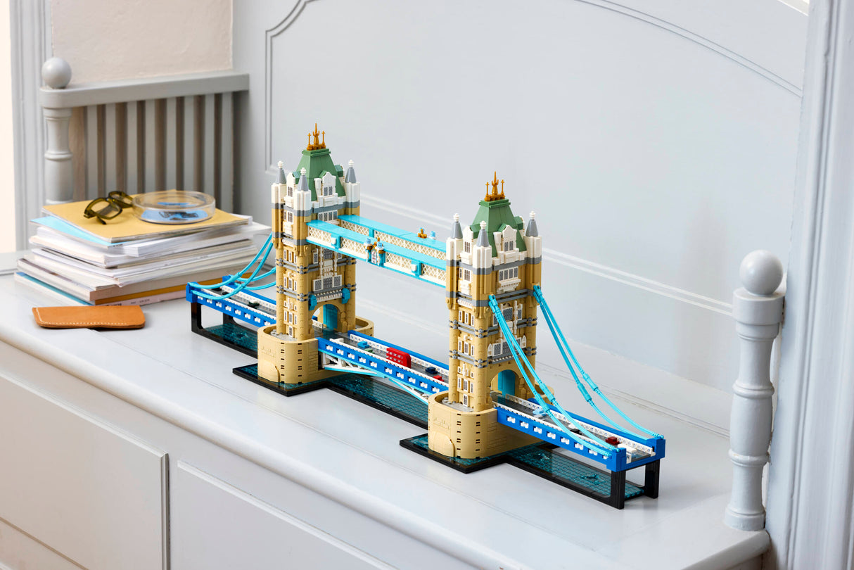 LEGO - Tower Bridge (Early Aug Preorder)