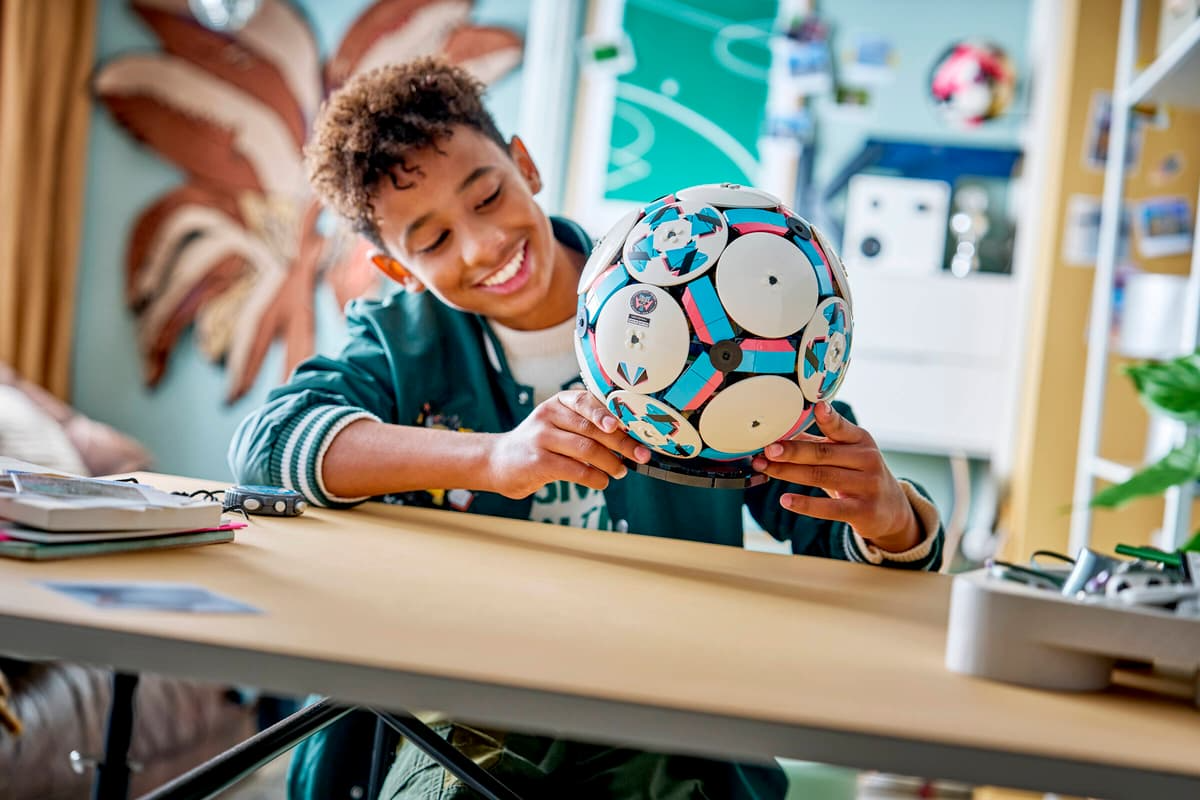 LEGO - Football (Early March Preorder)