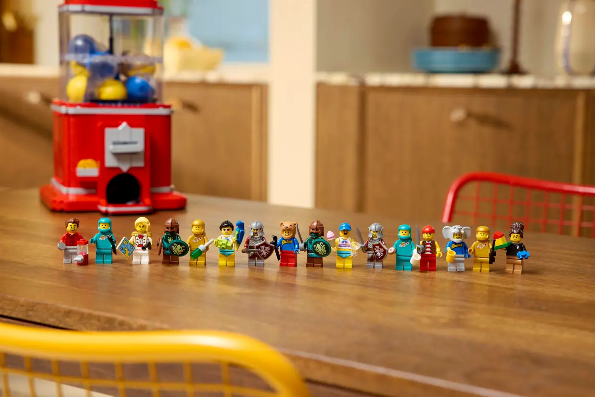 LEGO - Minifigure Vending Machine (Early Sept)