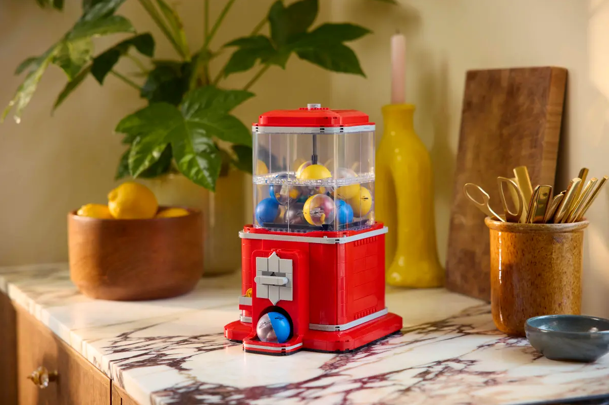 LEGO - Minifigure Vending Machine (Early Sept)