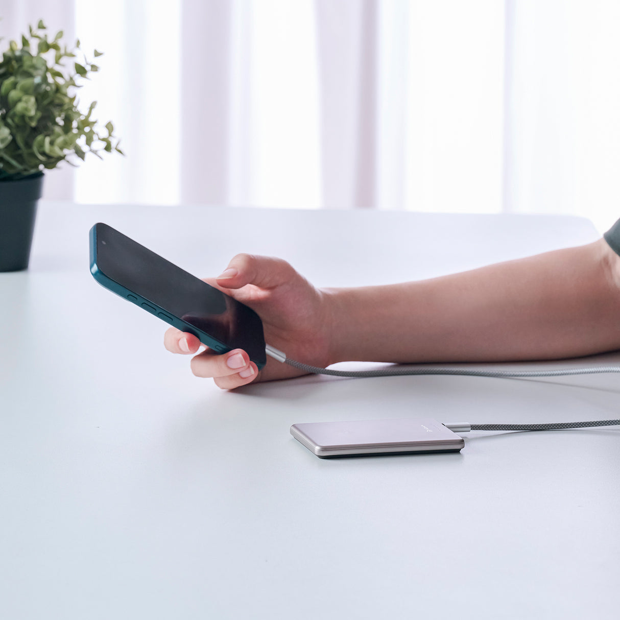 ADAM elements - VIONTA Q5 / Q10 Qi2 Ultra Slim Power Bank