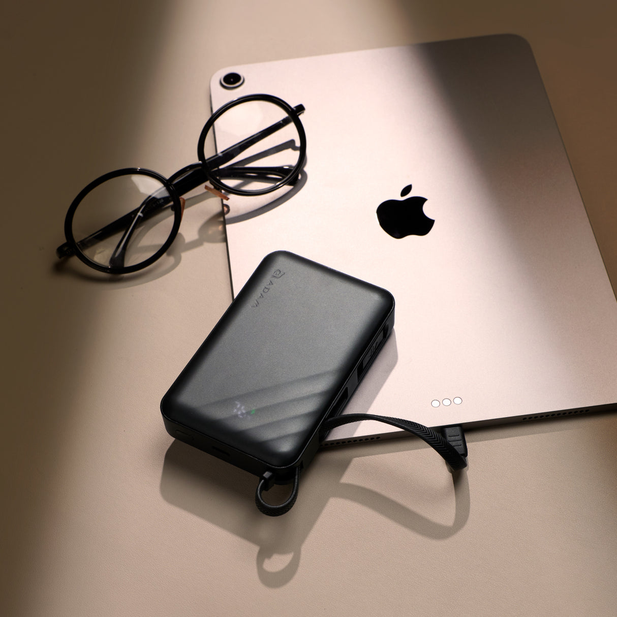 ADAM elements - VIONTA GQ2 Qi2 Power Bank with Built-In Cable