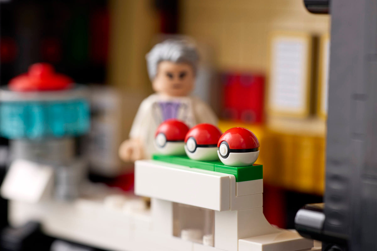 LEGO - Pokémon Iconic Trainer Moments Poké Ball (Early Oct Preorder)