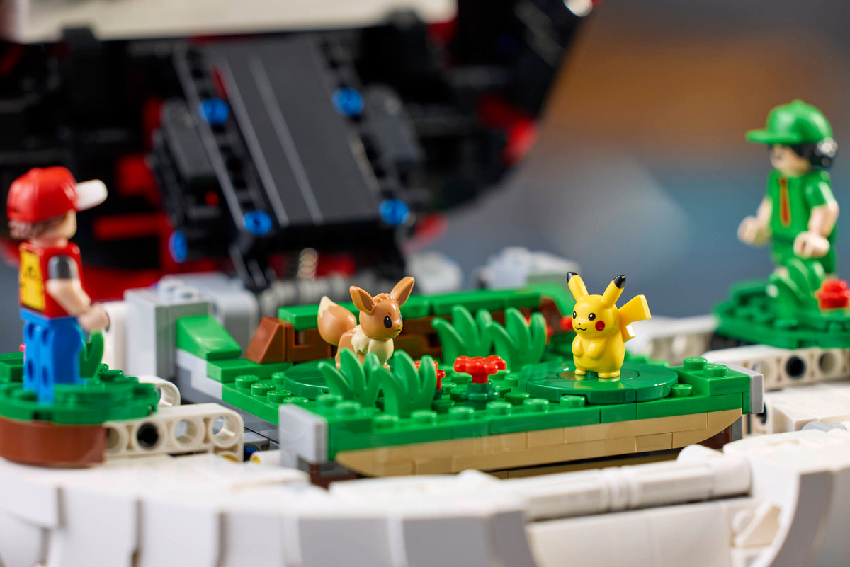 LEGO - Pokémon Iconic Trainer Moments Poké Ball (Early Oct Preorder)