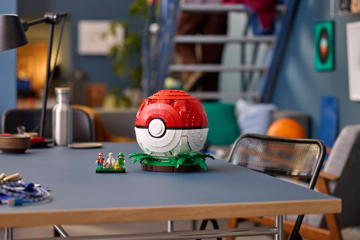 LEGO - Pokémon Iconic Trainer Moments Poké Ball (Early Oct Preorder)